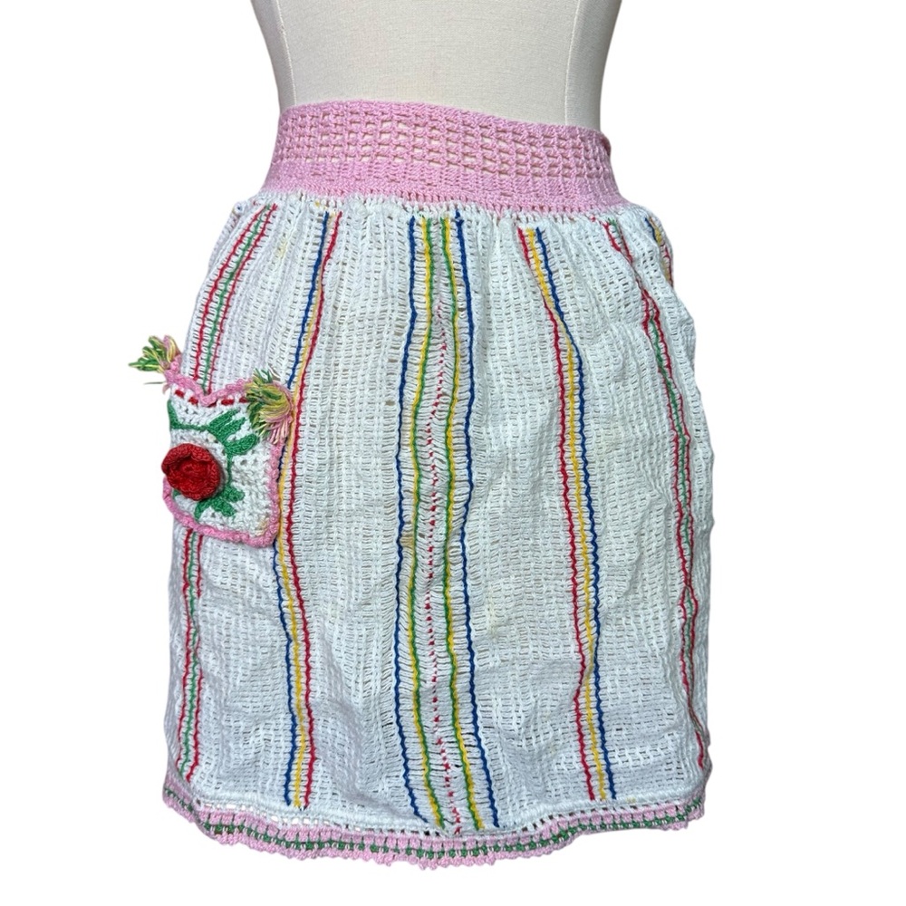 Vintage 50s Handmade Rainbow Floral Crochet Tie Back Tradwife Lap Apron